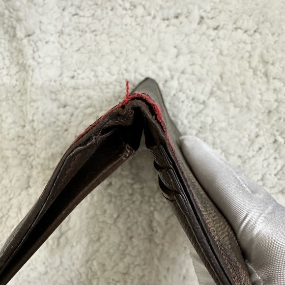 Authentic Louis Vuitton Damier wallet - Picture 4 of 13